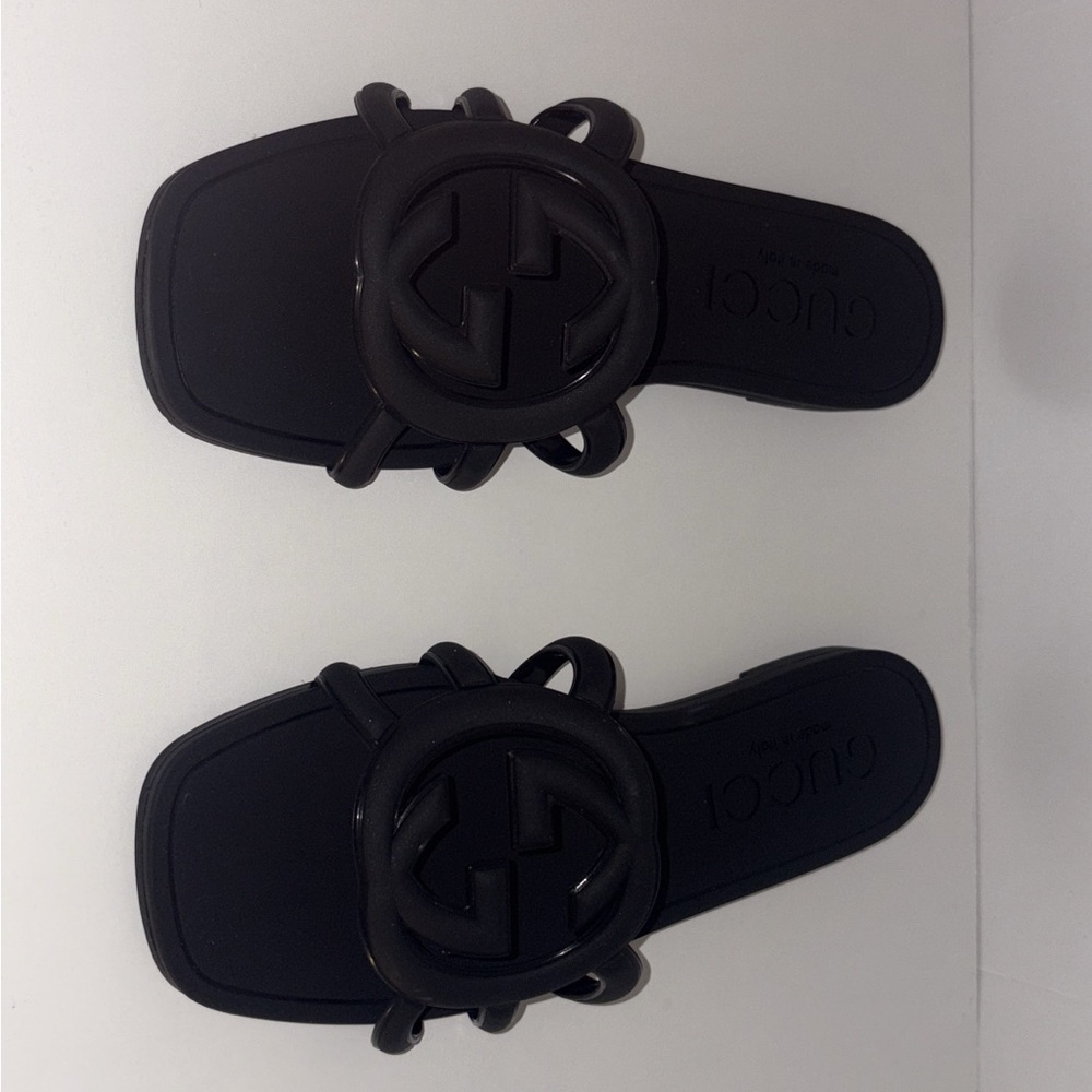 Gucci Women shoes size 7 never worn
